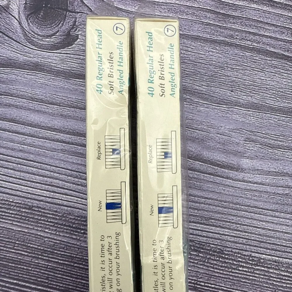 2 LOT VTG Oral B 40 Soft Angle Toothbrush Indicator Bristles Made in USA 1993